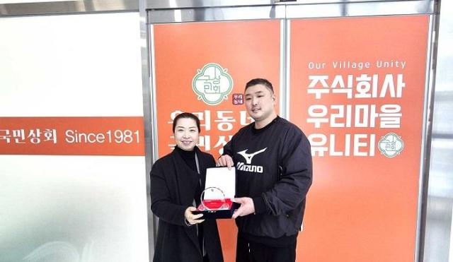 왼쪽부터 박소리 홍은종합사회복지관 관장 주우리마을유니티 변영민대표 사진우리동네국민상회