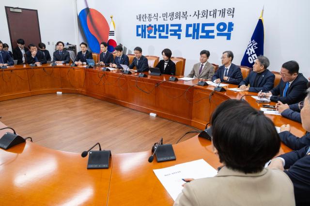 한병도 원내대표가 5일 국회에서 열린 정책조정회의에서 정책 운영 방향에 대해 말하고 있다 사진연합뉴스