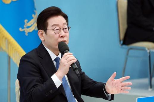  李 과학기술에 투자해야 미래 있어…국가 연구자 제도 도입할 것