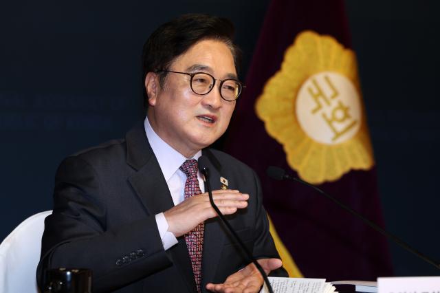 우원식 국회의장 2026 신년 기자회견
    서울연합뉴스 우원식 국회의장이 5일 서울 여의도 국회 사랑재에서 신년 기자회견을 하고 있다 202625 국회사진기자단