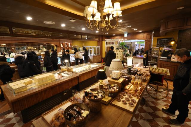 Customers shop for bread at Sungsimdang Lotte Department Store in Daejeon Feb 3 2026 AJP Han Jun-gu