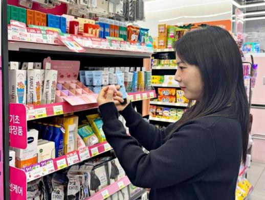 Khi các đại gia bán lẻ Hàn Quốc rũ bỏ sự kiêu hãnh, tham gia vào thị trường mỹ phẩm siêu rẻ