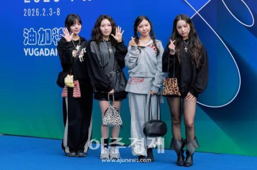 [포토] ​​​​​​​걸그룹 나빌레라, 2026 F/W 서울패션위크 참석