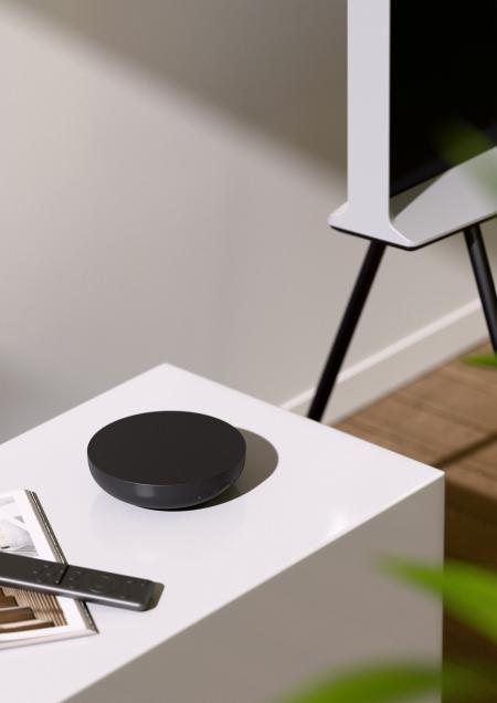 집안 어디에서나 잘 어울리는 콤팩트한 디자인의 AI 5 셋톱박스의 모습사진SKB