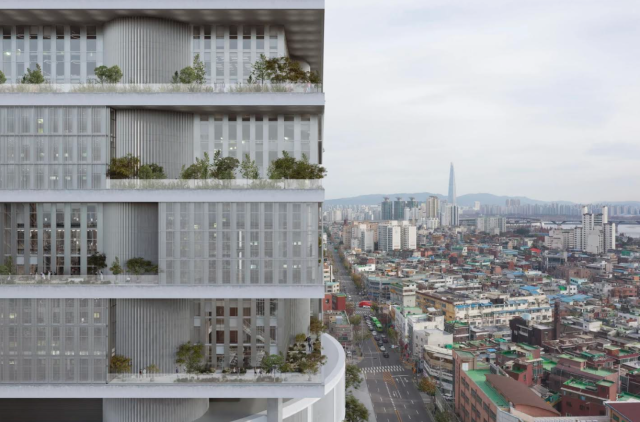 데이비드 치퍼필드 아키텍츠에서 설계한 ‘성수 크래프톤 신사옥’ 사진롯데건설