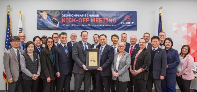 LIG넥스원이 4일현지시간 L3해리스와 미국 포트웨인 현지에서 기상탑재체 개발 착수회의를 했다사진LIG넥스원