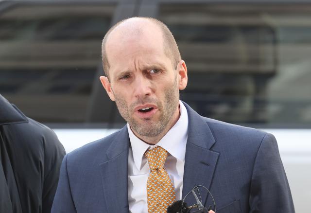 로저스 쿠팡 한국 임시대표 경찰 출석 
    (서울=연합뉴스) 박동주 기자 = 해롤드 로저스 쿠팡 한국 임시대표가 6일 국회 '쿠팡 사태 연석 청문회'에서 허위 증언을 한 혐의(국회증언감정법상 위증) 관련 조사를 받기 위해 서울 마포구 서울경찰청 반부패수사대에 출석하고 있다.