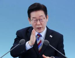 李, 상하이 루쉰공원서 윤봉길 의사 추모…평화·번영의 미래 만들 것