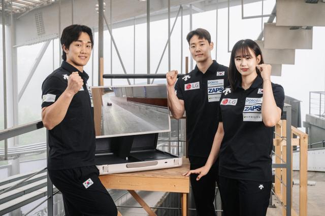 스켈레톤 국가대표 김지수 정승기 홍수정 선수가 파이팅을 외치고 있다사진LG전자