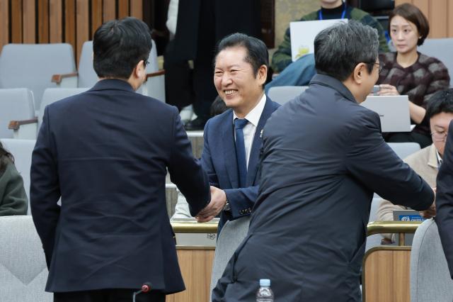 與 3선, 정청래에 당대표·최고위가 하루라도 빨리 상황 끝내야