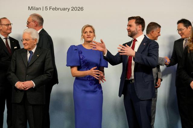 5일현지시간 이탈리아 밀라노에서 열린 IOC 위원장 만찬에 이재용 삼성전자 회장오른쪽 첫번째 커스티 코벤트리 국제올림픽위원회IOC 위원장가운데 JD 밴스 미국 부통령오른쪽 셋째 등이 참석했다 사진로이터·연합뉴스