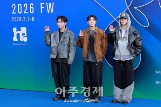 [포토] DKZ 재찬·세현·주원, 2026 F/W 서울패션위크 참석