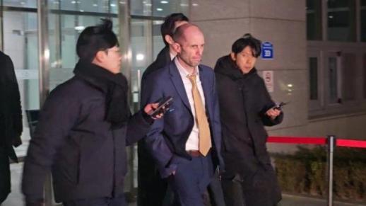 국정원 지시 발언 위증 혐의…로저스 쿠팡 임시대표, 2차 조사 후 귀가