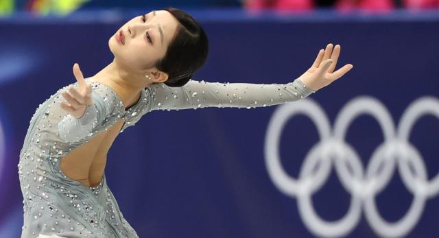 2026 밀라노·코르티나담페초 동계올림픽 개막일인 6일현지시간 이탈리아 밀라노 아이스스케이팅 아레나에서 열린 피겨 여자 싱글 경기 한국대표팀 신지아가 연기를 펼치고 있다 사진연합뉴스