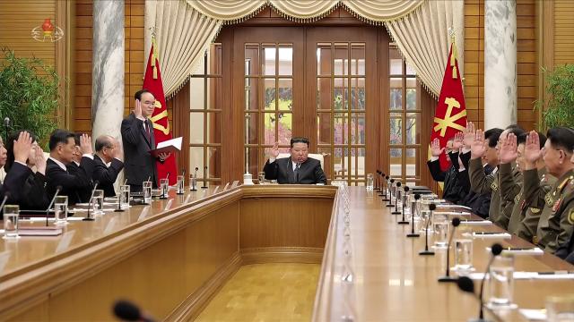 김정은 북한 국무위원장의 지도로 당 중앙위원회 제8기 제27차 정치국 회의가 지난 7일 당 중앙위원회 본부에서 진행됐다고 조선중앙TV가 8일 보도했다 사진연합뉴스