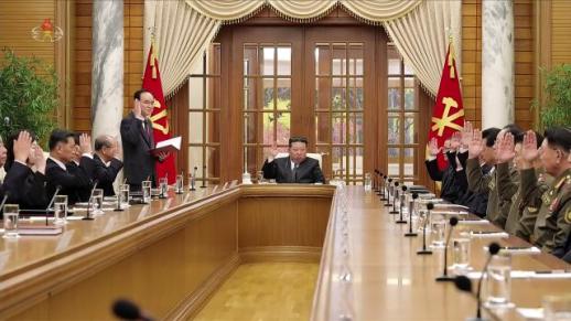 北, 9차 당대회 2월 하순 개최…정치국 회의서 결정