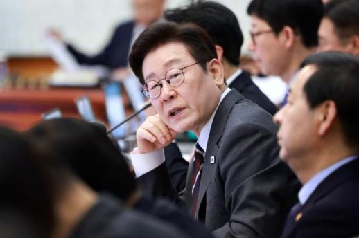 99만 팔로워 거느린 李, SNS 소통으로 여론 주도