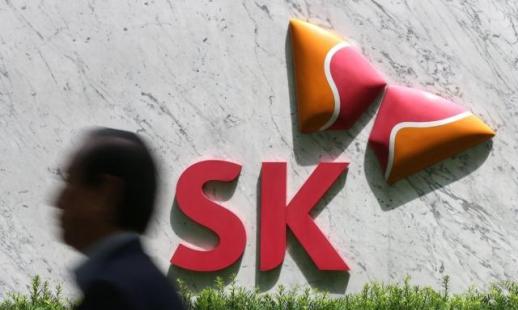 Hundreds of fat cats at major businesses to face axe in 1st half