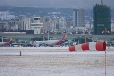 제주 폭설 여파 진정…제주공항 항공편 운항 정상화 