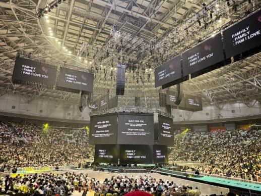 K-pop icon G-DRAGON draws 40,000 fans to first solo fan meeting in Seoul