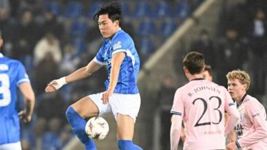 오현규, 데뷔전서 환상 오버헤드킥 골 '작렬'에 PK 유도까지…황의조도 '맹활약'