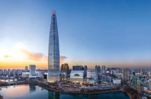 구조설계 전문회사인 레라LERA에서 구조설계를 맡고 롯데건설에서 시공한 롯데월드타워 사진롯데건설