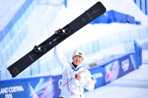 Lee praises late bloomers surprise silver-medal finish at Winter Olympics in Italy