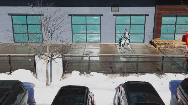 빙판 길을 달리는 아틀라스.[사진=현대차]