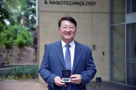 KAIST Professor receives AIBN Medal for translational research