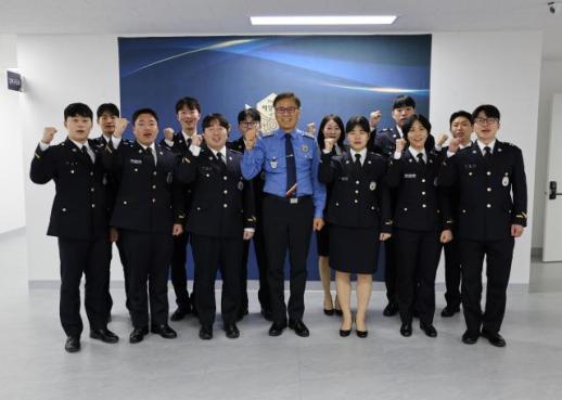 강릉해양경찰서, 제252기 신임 경찰관 12명 전입 신고식 개최 外