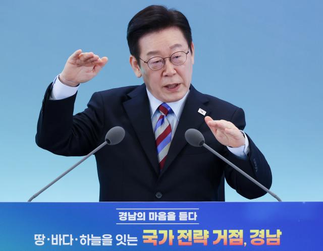 이재명 대통령이 6일 창원 성산구 창원컨벤션센터에서 열린 경남의 마음을 듣다 타운홀미팅 간담회에서 발언하고 있다사진연합뉴스