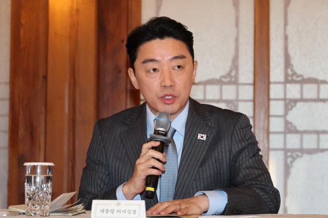 강훈식 대통령 비서실장이 8일 서울 종로구 삼청동 총리공관에서 열린 고위당정협의회에서 발언하고 있다.[사진=연합뉴스]