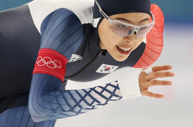 9일현지시간 이탈리아 밀라노 스피드스케이팅 스타디움에서 열린 2026 밀라노-코르티나담페초 동계올림픽 스피드스케이팅 여자 1000ｍ 경기에서 이나현이 질주하고 있다 사진연합뉴스