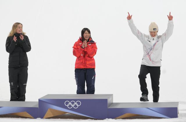South Korean snowboarder Yu Seung-eun steps onto the podium during the medal ceremony for the womens snowboard big air event at the Milano Cortina 2026 Winter Olympic Games at Livigno Snow Park in Livigno Italy on February 9 local time YONHAP