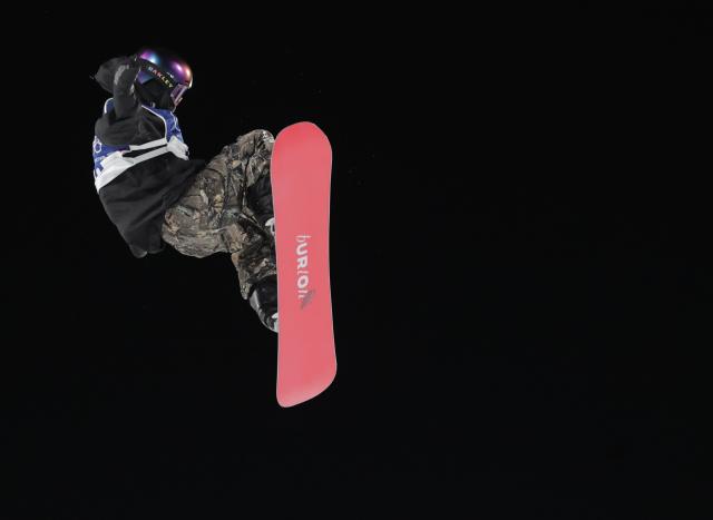 9일현지시간 이탈리아 리비뇨 스노파크에서 열린 2026 밀라노-코르티나담페초 동계올림픽 스노보드 여자 빅에어 결선에서 유승은이 묘기를 펼치고 있다 2026210  연합뉴스