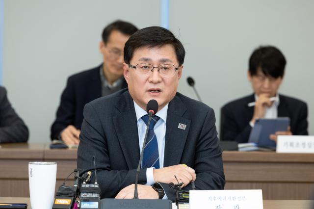 김성환 기후에너지환경부 장관이 9일 정부세종청사에서 기후부 주요현안을 출입기자단에게 브리핑한 후 질의응답의 시간을 가졌다 사진기후에너지환경부