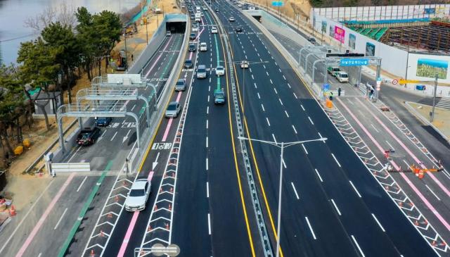 만덕센텀고속화도로 개통 앞두고 촬영한 센텀IC전경 사진GS건서설