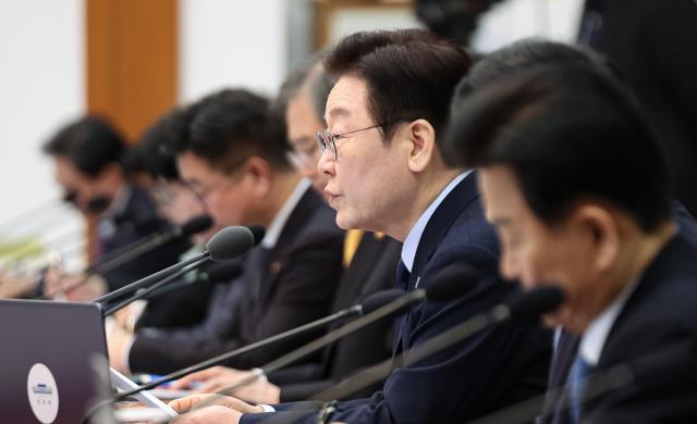 이재명 대통령이 10일 청와대에서 열린 국무회의에서 발언하고 있다 사진연합뉴스