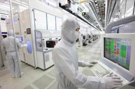 [억대 성과급 역설] K-반도체 마이너 연봉, 대기업 절반 이하···생태계 고사 우려  