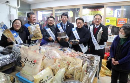 전주시의회 설 명절 장보기는 전통시장에서