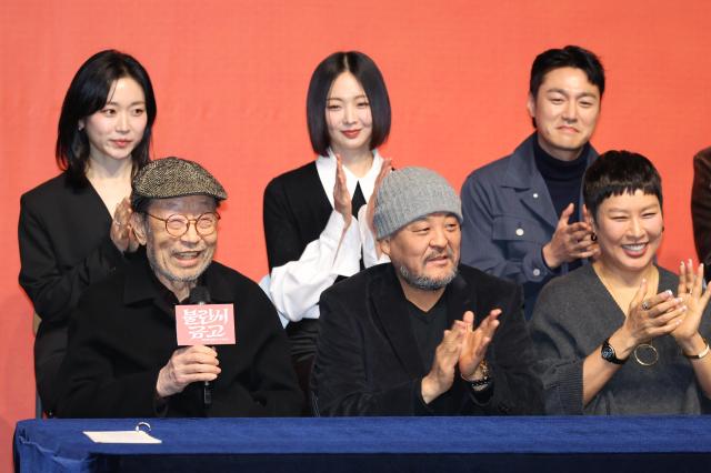 배우 신구가 10일 서울 종로구 NOL 서경스퀘어에서 열린 불란서 금고 제작발표회에서 인사말을 하고 있다 사진연합뉴스