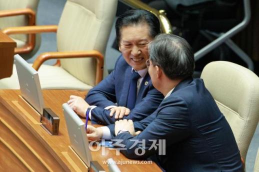 [포토] 미소 보이는 ​​​​​​​정청래 대표