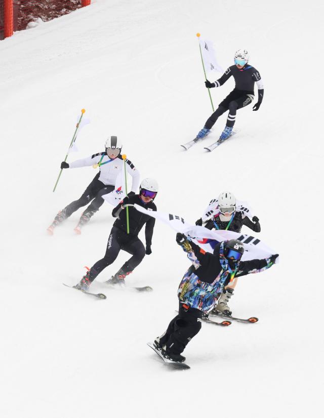 Skiers dressed as athletes from various winter sports cheer alongside regular skiers and snowboarders during a cheering event at Konjiam Resort ski resort in Gwangju Gyeonggi Province on Feb 10 2026 AJP Yoo Na-hyun