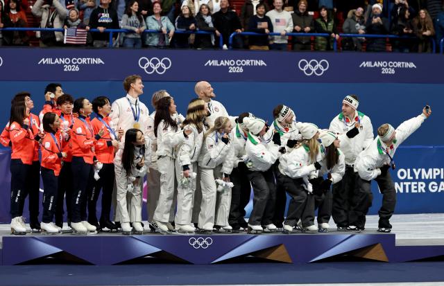 피겨 시상대 거친 표면 논란…올림픽 조직위 공식 사과