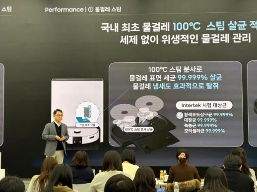 삼성, 신제품 로봇청소기  비스포크 AI 스팀 출시···中에 빼앗긴 안방 점유율 탈환 시동