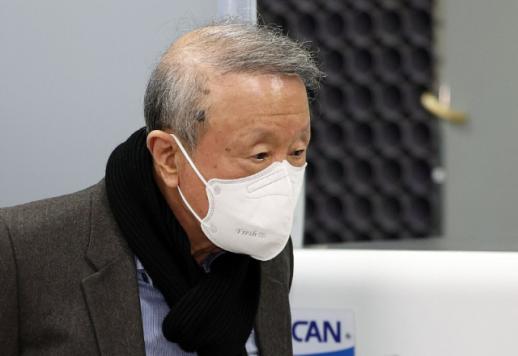 검찰, 홍원식 전 남양유업 회장 일가 회삿돈 유용 의혹 재기수사