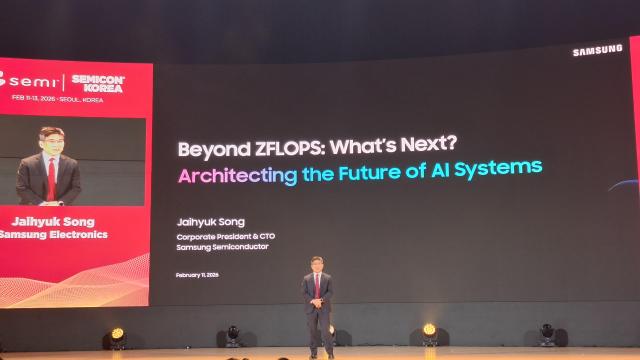 송재혁 삼성전자 디바이스솔루션DS부문 최고기술책임자CTO 사장이 11일 서울 코엑스에서 열린 세미콘 코리아 2026에서 기조연설을 하고 있다 사진조성준 기자