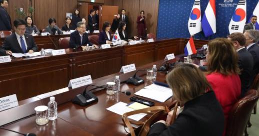 South Korea, Netherlands hold inaugural 2+2 ministerial meeting in Seoul