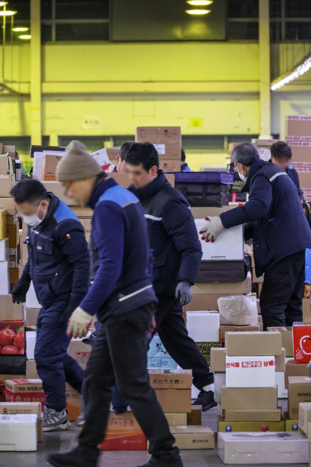 Workers sort parcel boxes at the Dongseoul Mail Logistics Center in Seoul’s Gwangjin Ward ahead of the Lunar New Year holiday on Feb 11 2026 AJP Yoo Na-hyun