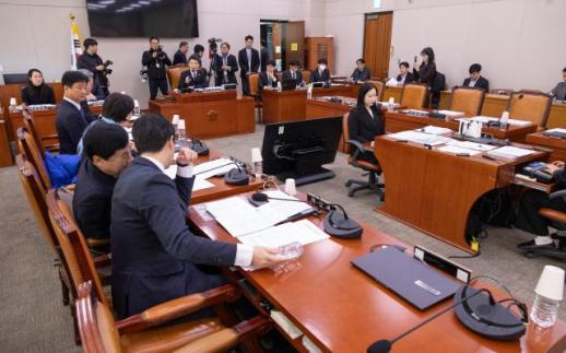 국회 법사소위, 재판소원 허용법 與 주도 통과…野 반발